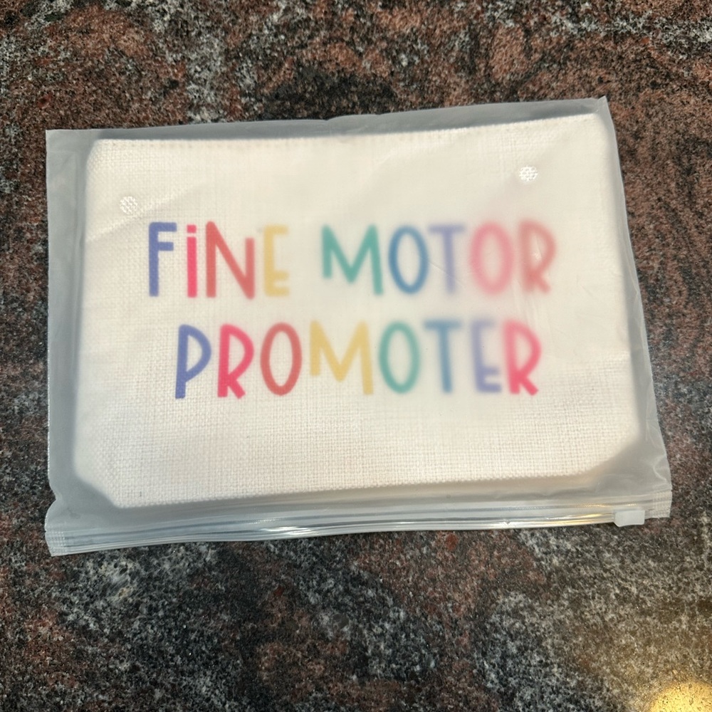 NWT Fine Motor Promotor pencil case/pouch/cosmetic case